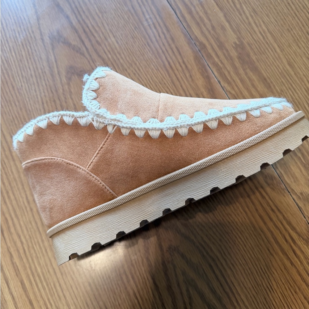 Women's Suede Ankle Bootie in Tan with Cream Trim Size 7